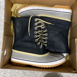Sorrel snow boots